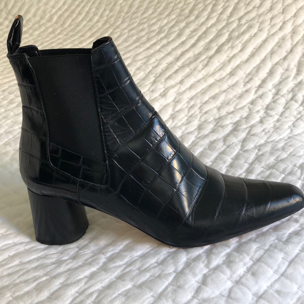 Chic Crocodile Ankle Boots!